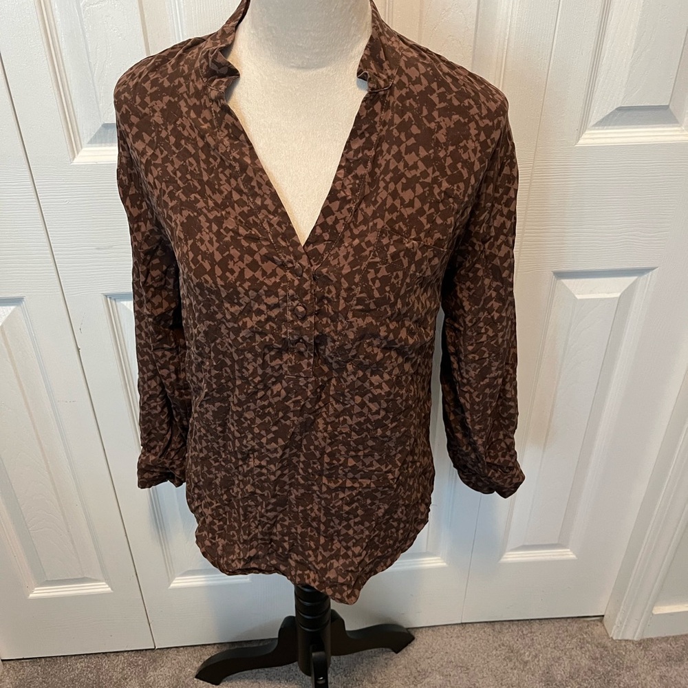 Central Park West size XS Brown Patterned Blouse 100% silk